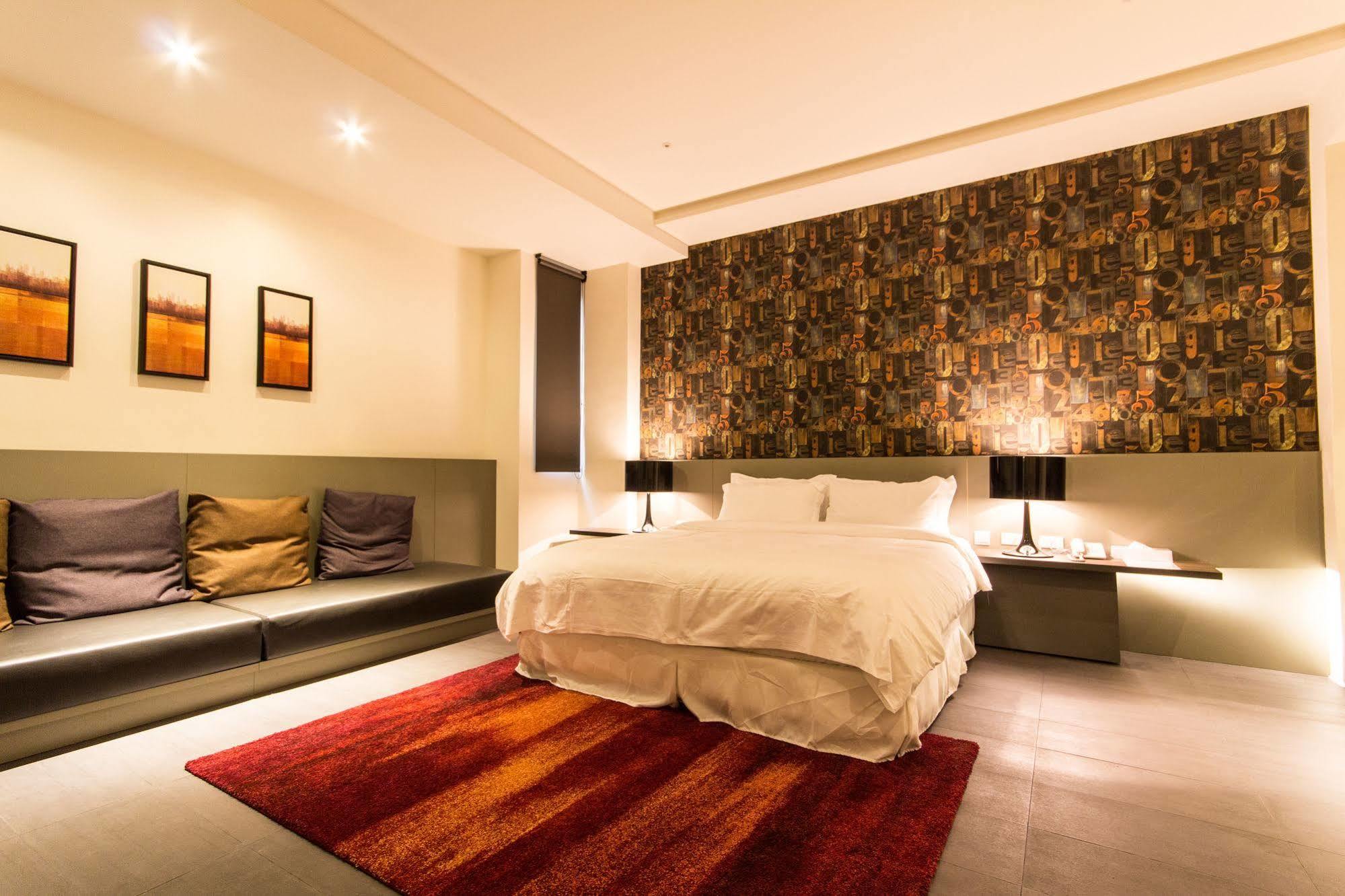 นัมเบอร์ไนน์ โฮเต็ล Hotel เจียวซี ภายนอก รูปภาพ